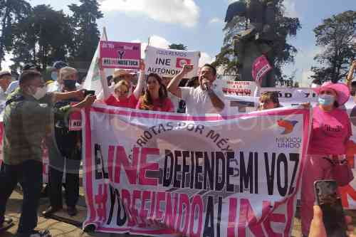 Marcha por el #INEnoSeToca reúne a miles de toluqueños